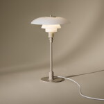 Louis Poulsen Stolní lampa PH 3/2 Glossy Beige, béžová barva, sklo, kov, plast