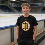Outerstuff Dětské tričko David Pastrňák Boston Bruins NHL Flat Alt.Captains N&N Tee Velikost: Dětské S (122 – 134)