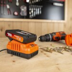Sada nabíječka a akumulátor Powerplus 20V/2,0Ah POWDP90620