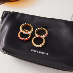 ELENYS Radiant Cherry – pozlacený prsten 18K žluté zlato Velikost: 8 (EU: 57-58)