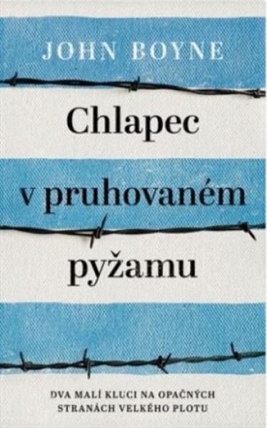 Chlapec v pruhovaném pyžamu