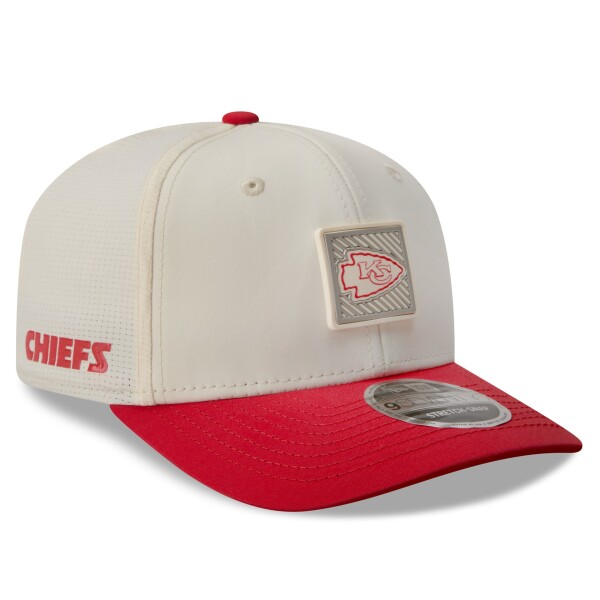 New Era Pánská kšiltovka Kansas City Chiefs NFL 2026 Training Camp 9SEVENTY Stretch-Snap Rot