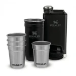 Stanley Dárkový set Adventure Series Placatka 4 panáky black 230 ml