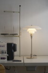 Louis Poulsen Stolní lampa PH 2/1 Glossy Beige, béžová barva, kov, plast