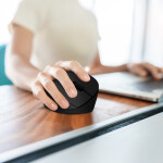EVOLVEO LadyErgo, tichá vertikální ergonomická myš, 2.4GHz, černá