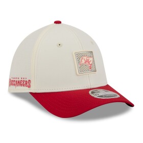 New Era Pánská kšiltovka Tampa Bay Buccaneers NFL 2026 Training Camp 39THIRTY Flex Rot Velikost: S/M