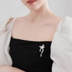 Brož se třemi sladkovodními perlami Sofia, Stříbrná Bílá