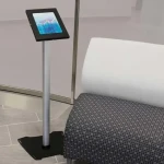 StarTech Uzamykatelný podlahový stojan pro iPad / Stojan pro tablet / do 9,7" / nosnost 1,5 kg / zámek (STNDTBLT1FS)
