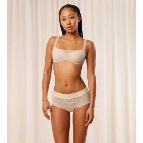 Dámské kalhotky Body Make-Up Illusion Lace Shorty - Triumph naze béžová (00NZ) 0042