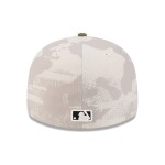 New Era Pánská kšiltovka San Diego Padres MLB 2025 Authentic Armed Forces Pre-Curved 59FIFTY Fitted Velikost: 7 3/8