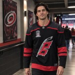 Fanatics Pánský dres Carolina Hurricanes NHL 2026 Stanley Cup Champions Home Breakaway Velikost: 4XL
