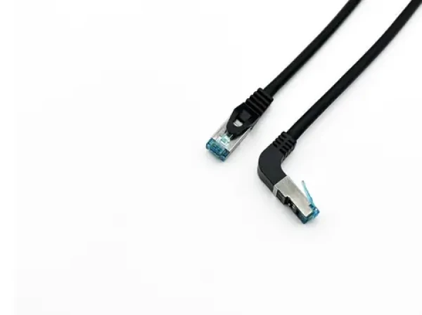 Equip Cat6A S/FTP lomený černá / Patch kabel / RJ-45 rovný-lomený / 0,5 m / LSZH / PoE+ (605897)