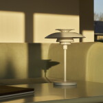 Louis Poulsen Přenosná lampa PH 80 Portable White, bílá barva, sklo, kov