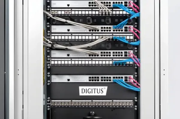 DIGITUS 19" černá / Krycí panel 1U / plný / ocelový plech (DN-19 BPN-01-SW)