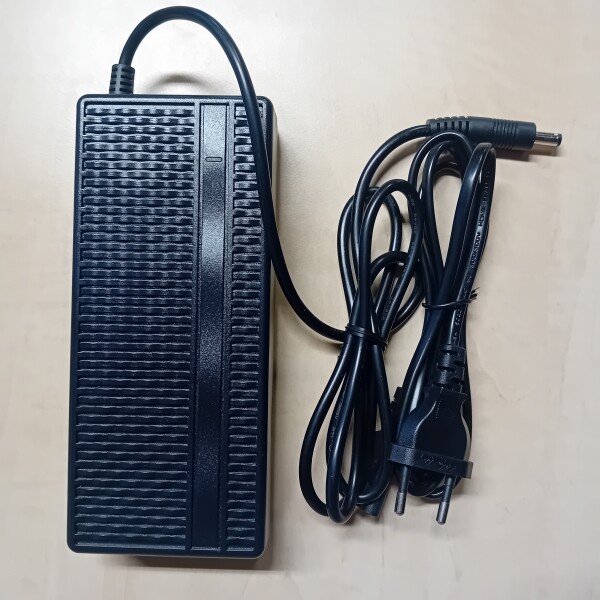 Nabíječka LF - pro Li-ion baterie, GW, 42V/3Ah
