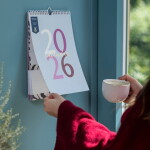 Busy B Nástěnný kalendář Blue Graphic 2026, modrá barva, papír