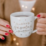 Bella Rose Vánoční hrnek Nasávám vánoční atmosféru, bílá barva, zlatá barva, porcelán