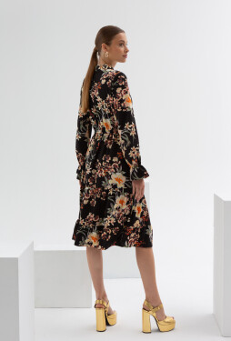 Monnari Šaty Dlouhé šaty s květinovým vzorem Multi Black 40