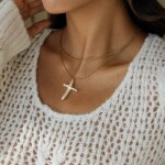 ELENYS Pearl Cross – pozlacený náhrdelník 18K žluté zlato Délka: 42-45+5 cm / max. 50 cm