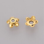 Kovový kaplík - květina - starozlatý - 6,5 x 6,5 x 2 mm - 1 ks