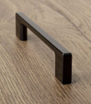 Tulip Nábytková úchytka Nakana rozteč: 128mm černá lesklá (502030)