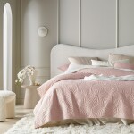 DumDekorace Světle růžový velurový přehoz na postel Feel 200 x 220 cm
