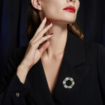 Luxusní brož ve tvaru věnce Azzurra, Modrá