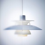 Louis Poulsen Závěsná lampa PH 5 Ø320 Opal Pale Blue, modrá barva, plast