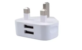 MicroConnect Nabíječka s UK zástrčkou se dvěma USB porty bílá / 2.1A / 5V (PETRAVEL36)