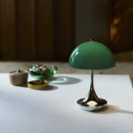 Louis Poulsen Přenosná lampa Panthella 160 V3 Opal Green / Chrome, zelená barva, kov