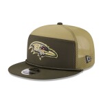 New Era Pánská kšiltovka Baltimore Ravens NFL 2025 Salute to Service 9FIFTY Split Panel Trucker Snapback