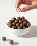 Vilgain Lískové ořechy v čokoládě – mléčná čokoláda 250 g
