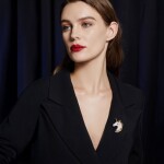 Luxusní brož ve tvaru jednorožce Amalthea, Stříbrná