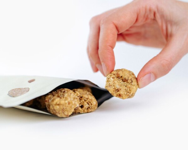 Vilgain Mini Cookies BIO – slaný karamel s mandlemi 100 g