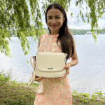 Módní dámská crossbody kabelka Delami Little Charm, krémová