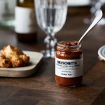 Nicolas Vahé Bruschetta lilek a červená paprika 140 g, červená barva, sklo, kov