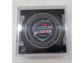 Inglasco / Sherwood Puk Stadium Series 2016 Chicago Blackhawks NHL vs. Minnesota Wild NHL Official Game Puck