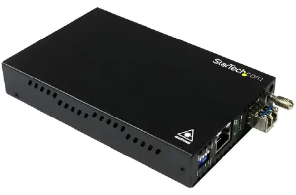 StarTech Gigabitový mediakonvertor černá / Mediakonvertor / optika - RJ-45 / dosah 10 km / bez PoE (ET91000SM10)