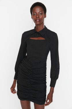 Trendyol černý límec detailní nařasené večerní šaty.