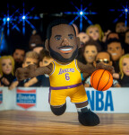 Plyšový hráč Los Angeles Lakers NBA LeBron James Bleacher Creatures