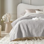 DumDekorace Světlešedý velurový přehoz na postel Feel 200 x 220 cm