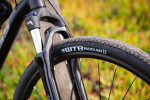 KROSS EVADO 7.0, rám 19" (M), model 2025, pneu 28", barva černá - ZDARMA dopravné, seřízení, odborná montáž a dárkový poukaz na nákup příslušenství! (Záruka nejlepší ceny! Nakupujte u autorizovaného prodejce!)