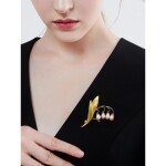 Brož se sladkovodními perlami Konvalinka - květina, Zlatá