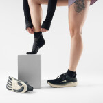 Dámské merino běžecké ponožky SMARTWOOL Women's Run Targeted Cushion Ankle Socks, Black velikost: 34-37 (S)