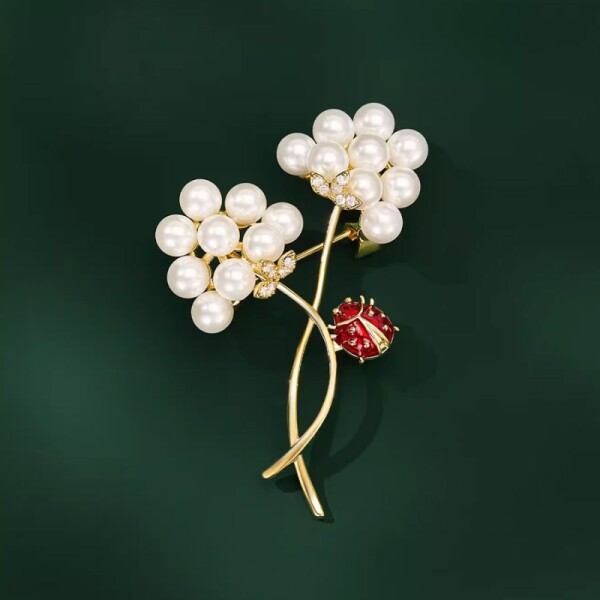 Luxusní květinová brož s beruškou - bílé perly, zirkony, Zlatá Bílá