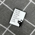 Pinarna.cz Never trust a man who doesn’t like cats / Nikdy nevěř muži, který nemá rád kočky