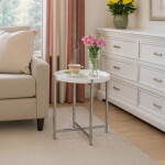 Odkládací stolek pr.50x50 cm, deska dřevo, bílý mat. lak, kovové chromované nohy