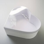 Cake Star Cake Star Dárkový box ve tvaru srdce s průhledným víkem 25 x 23 x 10 cm