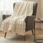 Měkká deka v bílé barvě s vánočním motivem - 150 x 200 cm