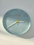 HAY Nástěnné hodiny Blue Ø 26,5 cm, modrá barva, plast